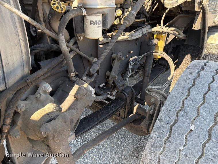 image for item FC3115 2009 Kenworth T800 fuel truck