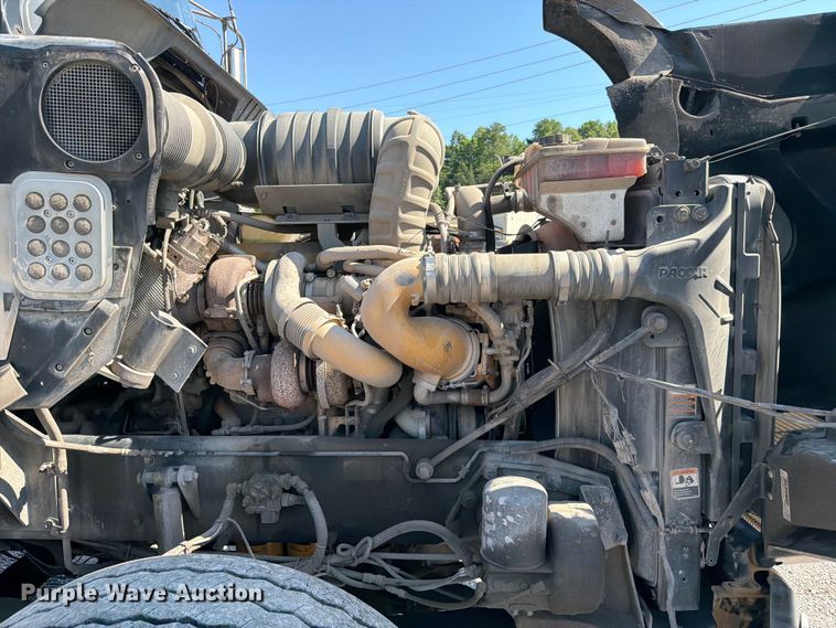 image for item FC3115 2009 Kenworth T800 fuel truck