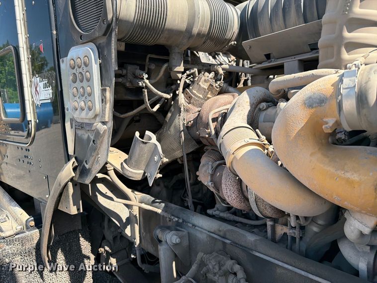 image for item FC3115 2009 Kenworth T800 fuel truck