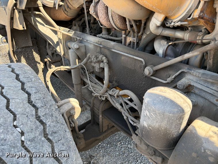 image for item FC3115 2009 Kenworth T800 fuel truck