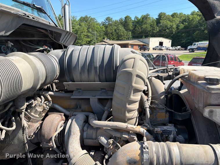 image for item FC3115 2009 Kenworth T800 fuel truck