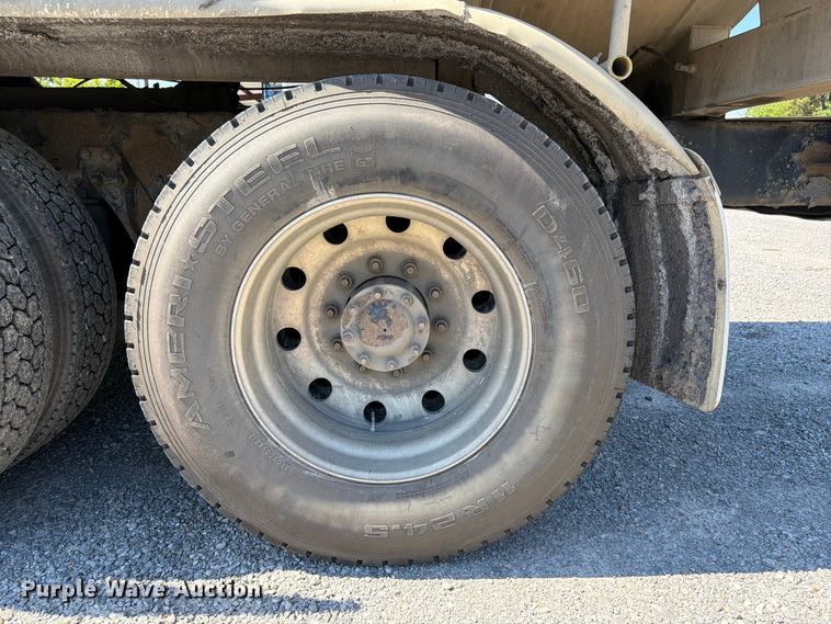 image for item FC3115 2009 Kenworth T800 fuel truck