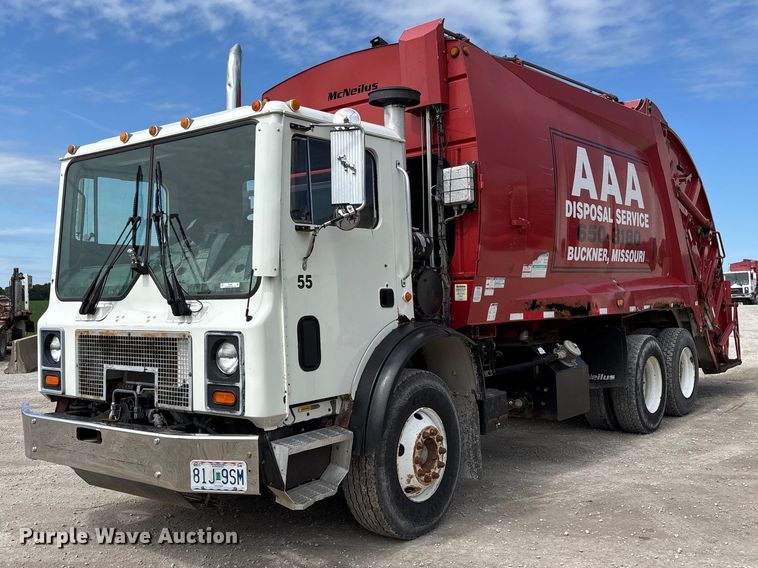 image for item FC4683 2006 Mack MR refuse truck