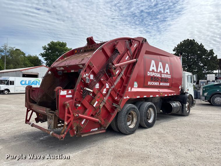 image for item FC4683 2006 Mack MR refuse truck
