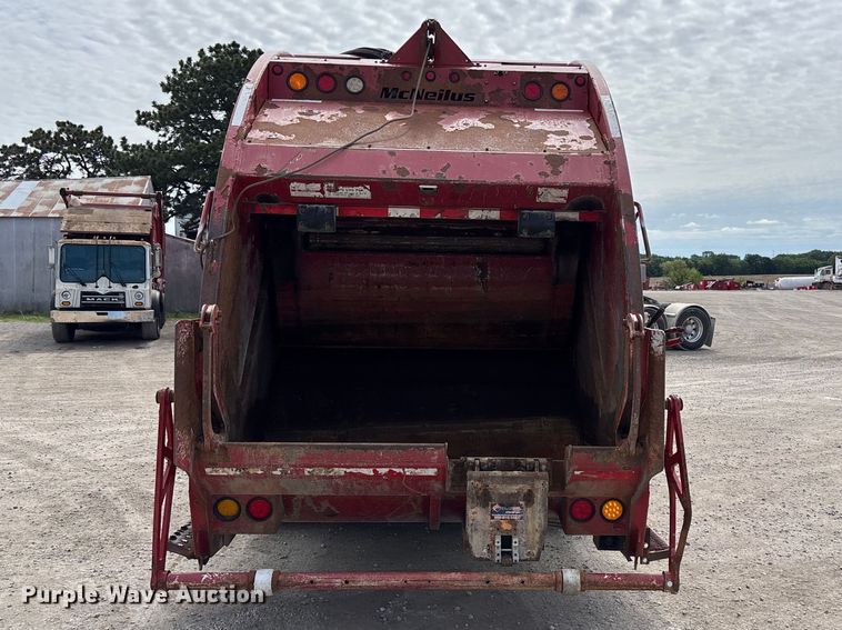 image for item FC4683 2006 Mack MR refuse truck