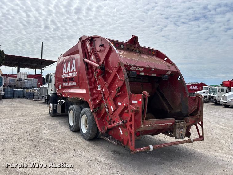 image for item FC4683 2006 Mack MR refuse truck