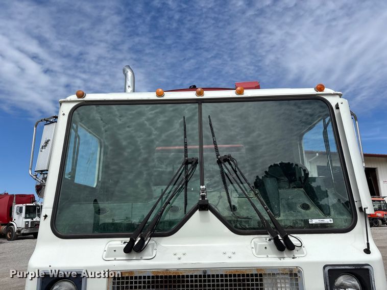 image for item FC4683 2006 Mack MR refuse truck