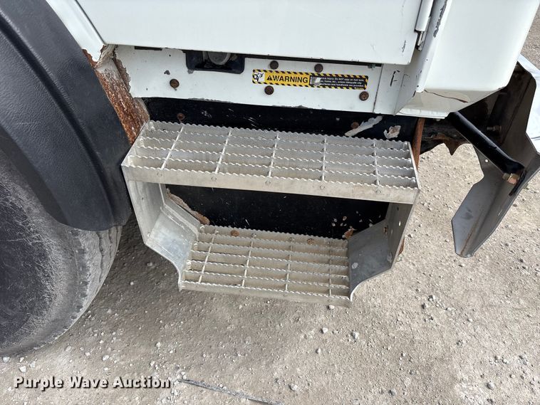 image for item FC4683 2006 Mack MR refuse truck