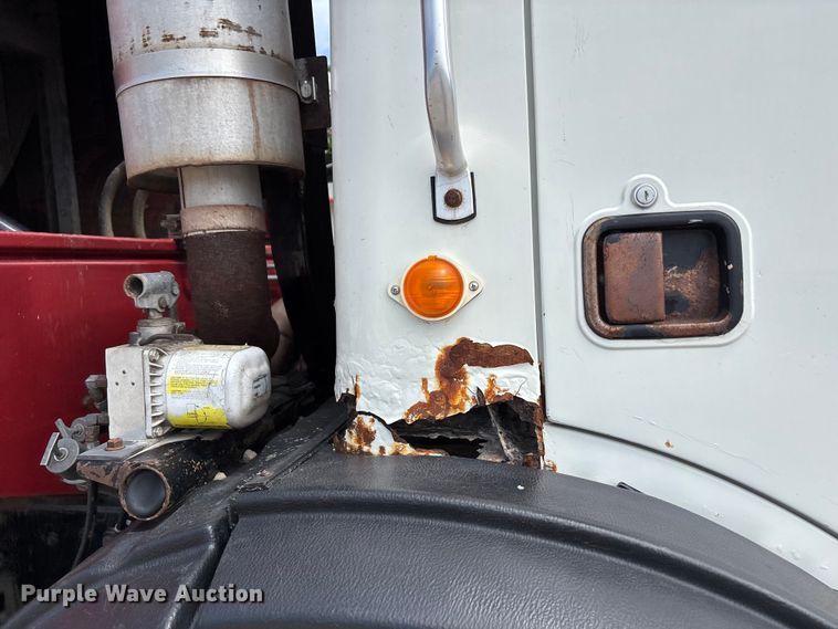 image for item FC4683 2006 Mack MR refuse truck