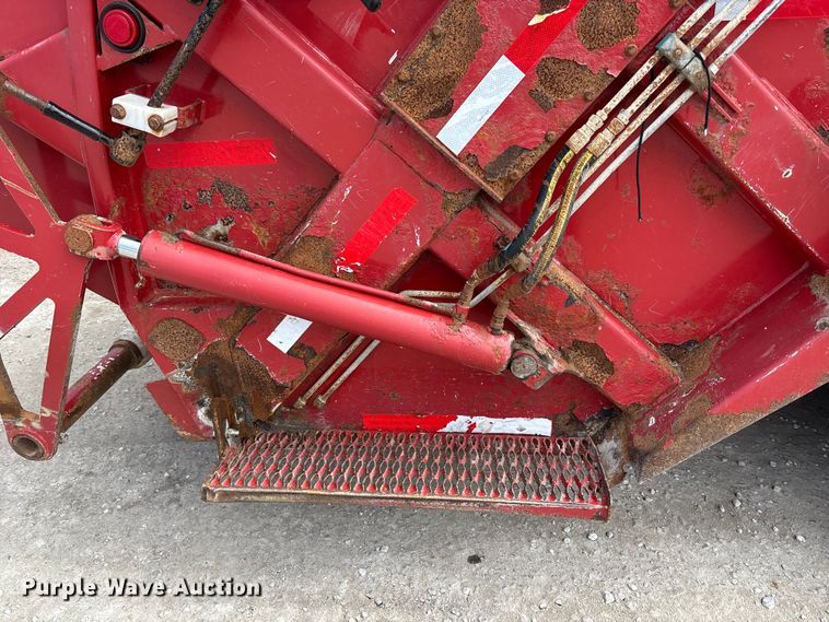 image for item FC4683 2006 Mack MR refuse truck