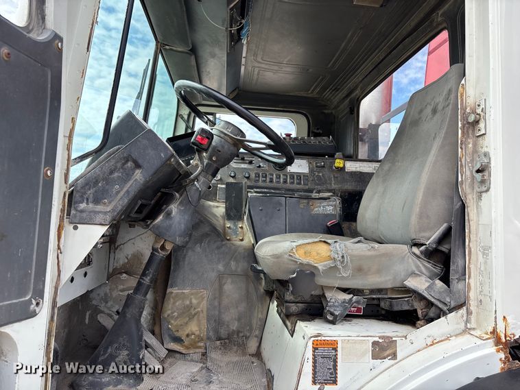 image for item FC4683 2006 Mack MR refuse truck
