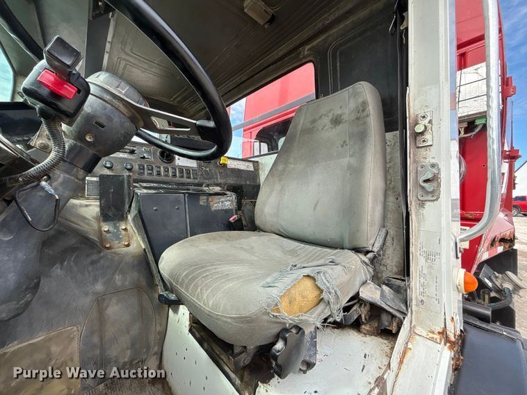 image for item FC4683 2006 Mack MR refuse truck