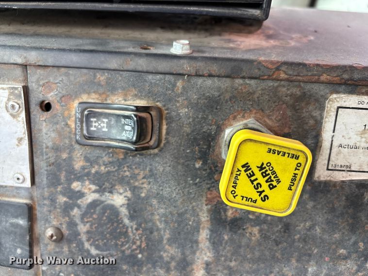 image for item FC4683 2006 Mack MR refuse truck