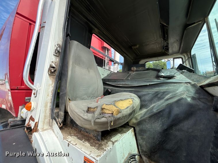 image for item FC4683 2006 Mack MR refuse truck