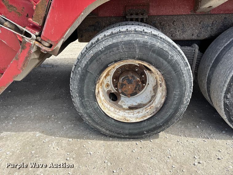 image for item FC4683 2006 Mack MR refuse truck