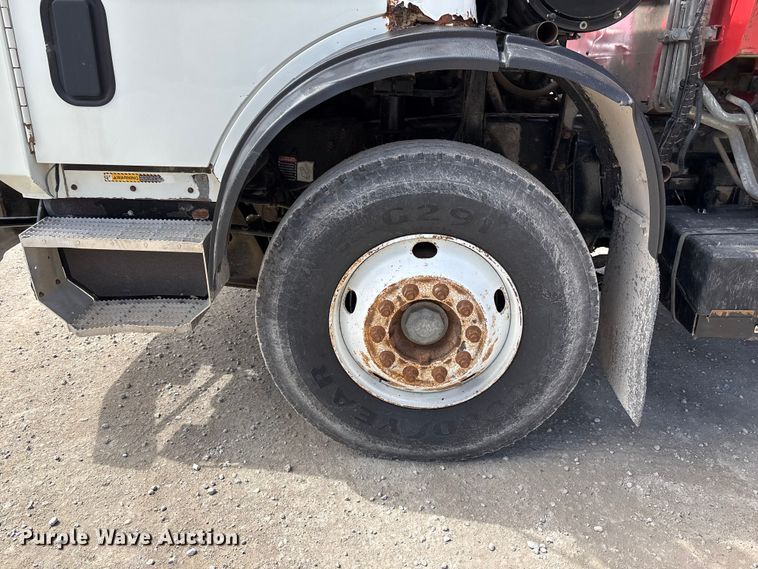 image for item FC4683 2006 Mack MR refuse truck