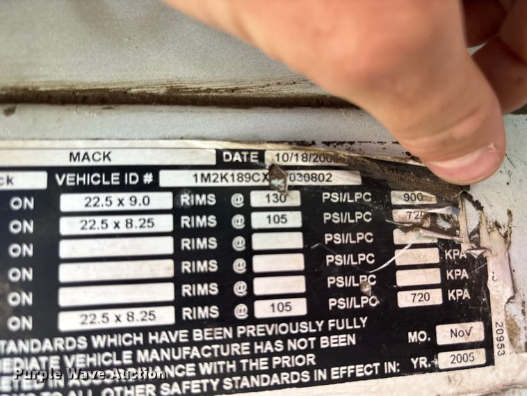image for item FC4683 2006 Mack MR refuse truck