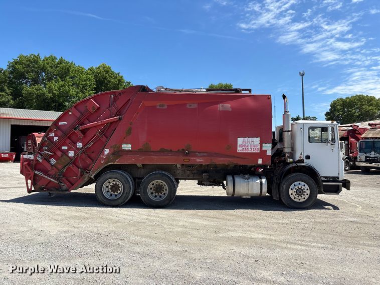 image for item FC4685 2005 Mack MR refuse truck