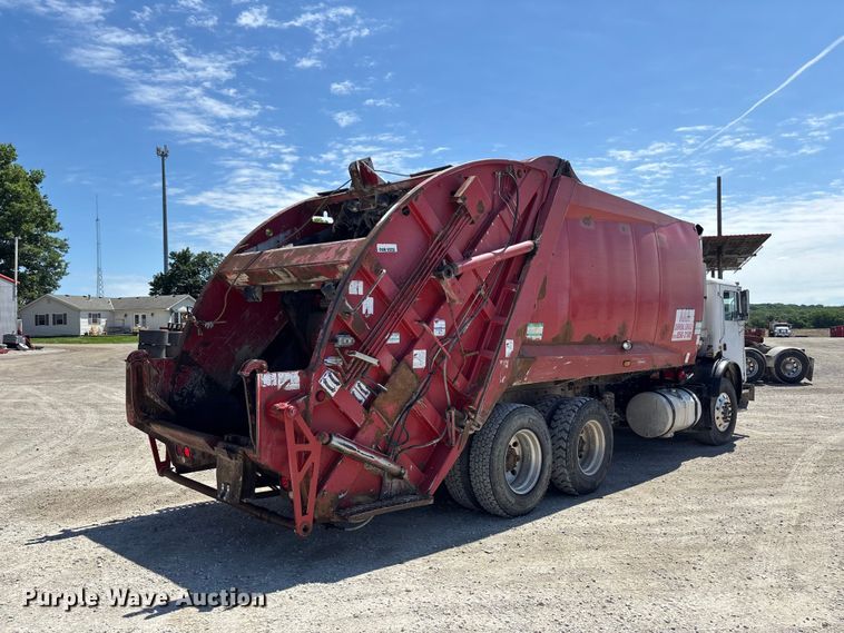 image for item FC4685 2005 Mack MR refuse truck
