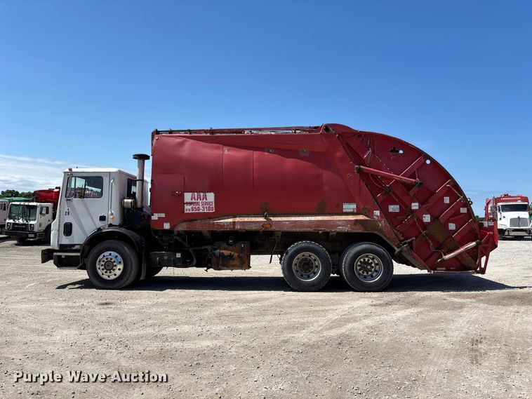 image for item FC4685 2005 Mack MR refuse truck