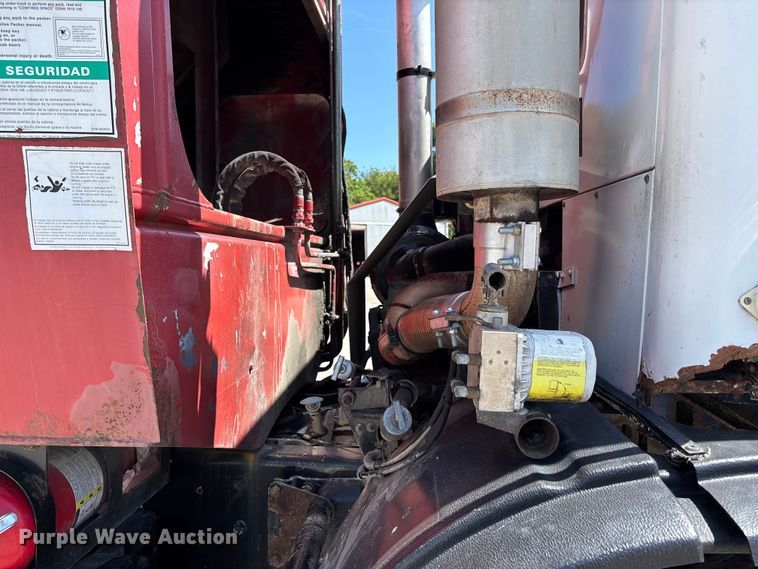 image for item FC4685 2005 Mack MR refuse truck