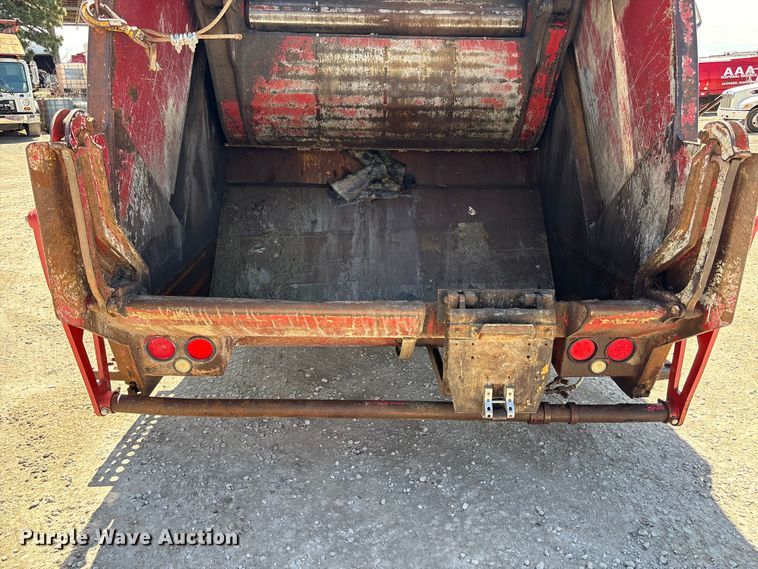 image for item FC4685 2005 Mack MR refuse truck