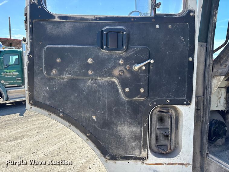 image for item FC4685 2005 Mack MR refuse truck