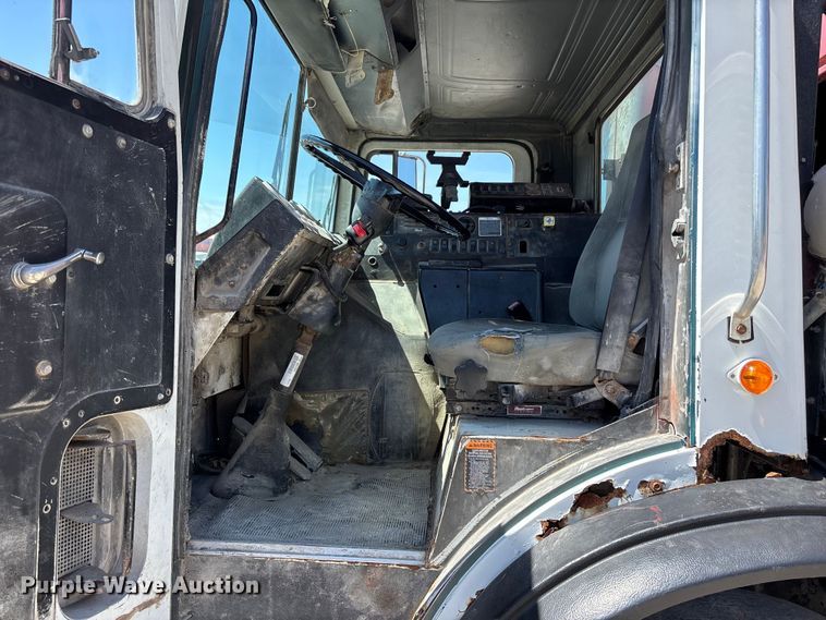 image for item FC4685 2005 Mack MR refuse truck