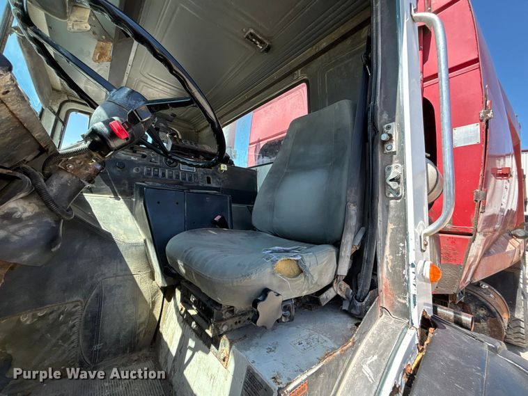 image for item FC4685 2005 Mack MR refuse truck