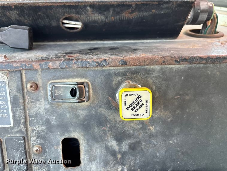 image for item FC4685 2005 Mack MR refuse truck