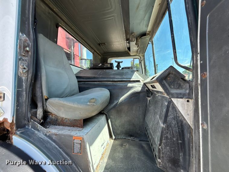 image for item FC4685 2005 Mack MR refuse truck