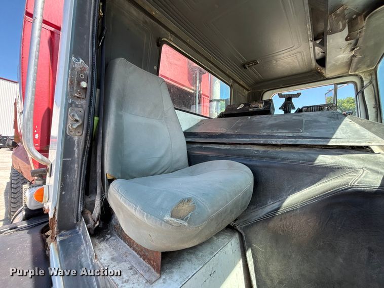 image for item FC4685 2005 Mack MR refuse truck