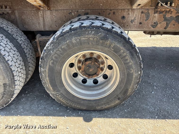 image for item FC4685 2005 Mack MR refuse truck