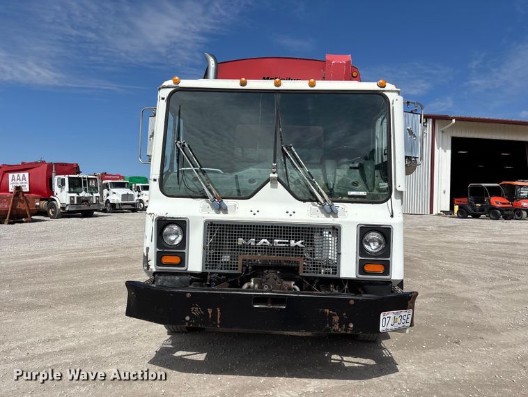 image for item FC4686 2007 Mack MR refuse truck