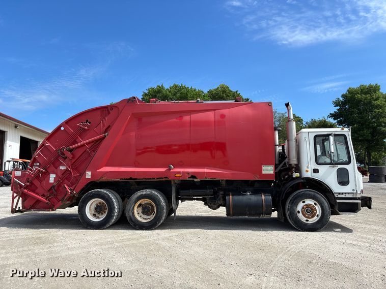 image for item FC4686 2007 Mack MR refuse truck