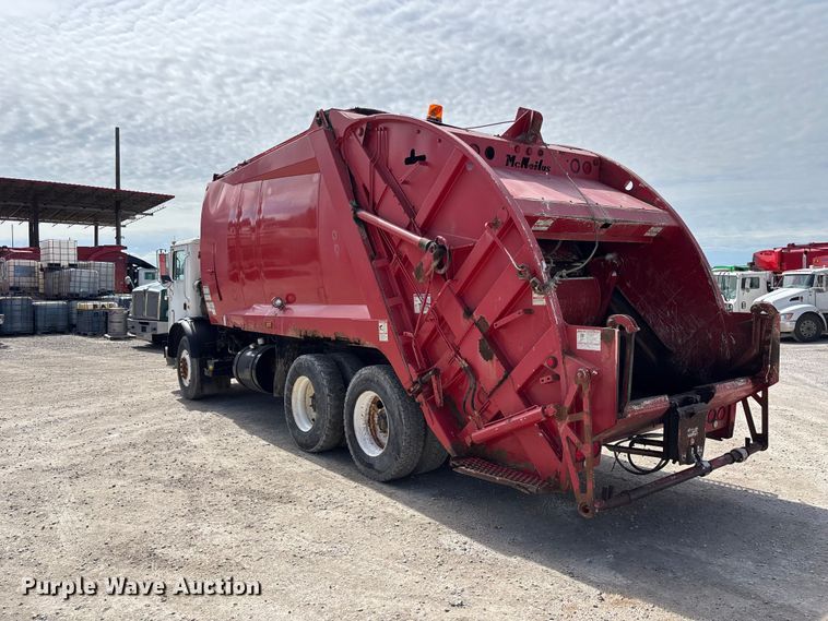 image for item FC4686 2007 Mack MR refuse truck