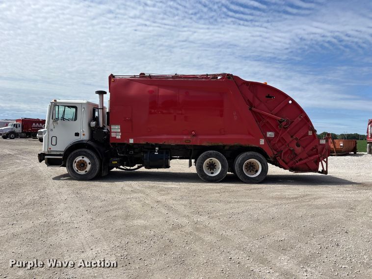 image for item FC4686 2007 Mack MR refuse truck