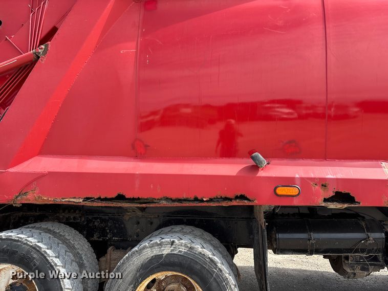 image for item FC4686 2007 Mack MR refuse truck