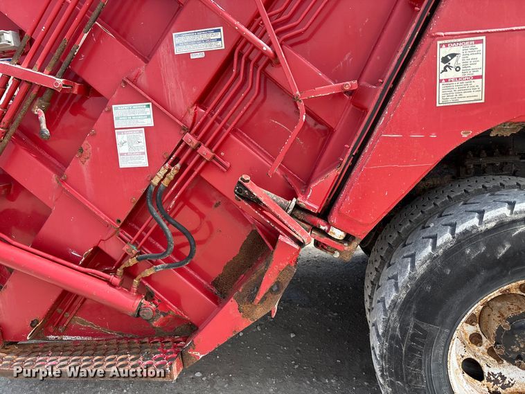 image for item FC4686 2007 Mack MR refuse truck