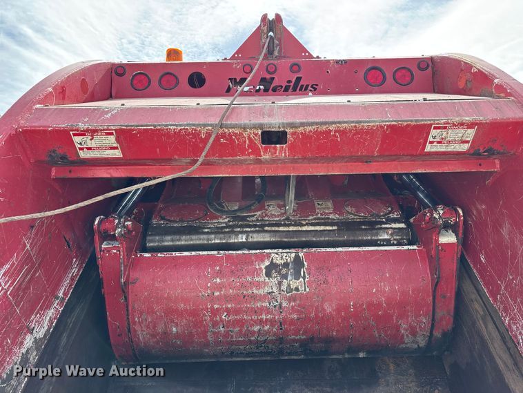 image for item FC4686 2007 Mack MR refuse truck
