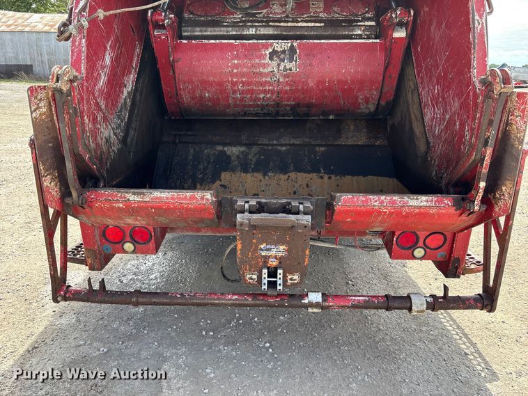 image for item FC4686 2007 Mack MR refuse truck