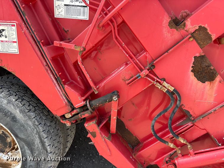 image for item FC4686 2007 Mack MR refuse truck