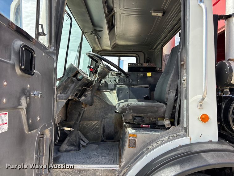 image for item FC4686 2007 Mack MR refuse truck