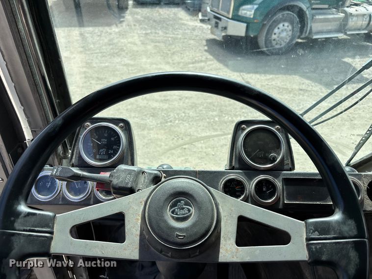 image for item FC4686 2007 Mack MR refuse truck