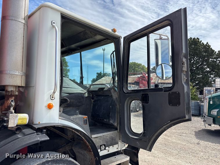 image for item FC4686 2007 Mack MR refuse truck