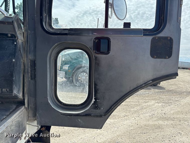 image for item FC4686 2007 Mack MR refuse truck
