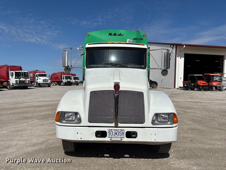 image for item FC4687 2006 Kenworth T300 refuse truck