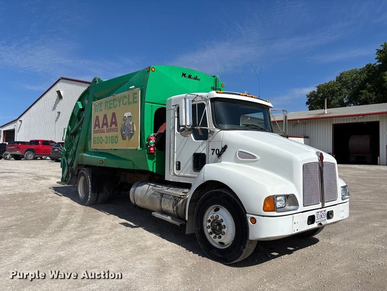 image for item FC4687 2006 Kenworth T300 refuse truck