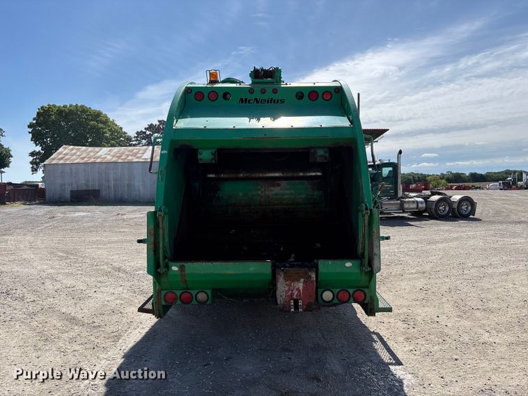 image for item FC4687 2006 Kenworth T300 refuse truck