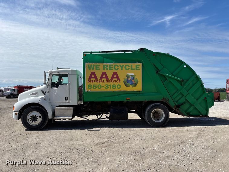 image for item FC4687 2006 Kenworth T300 refuse truck